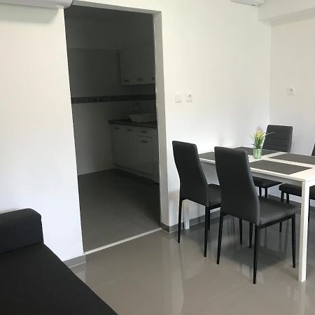 Tisza Gyöngye Apartmanház Appartamento Szeged Esterno foto