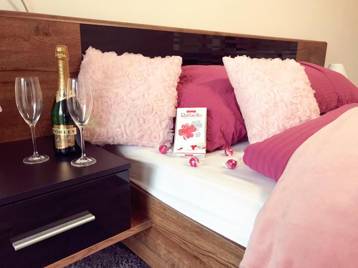 Tisza Gyöngye Apartmanház Appartamento Szeged Esterno foto