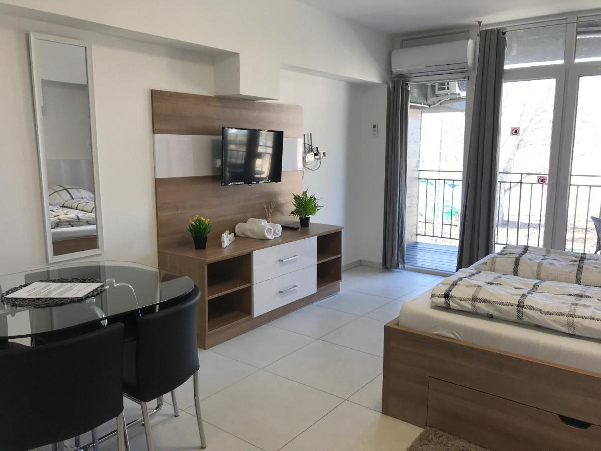Tisza Gyöngye Apartmanház Appartamento Szeged Esterno foto