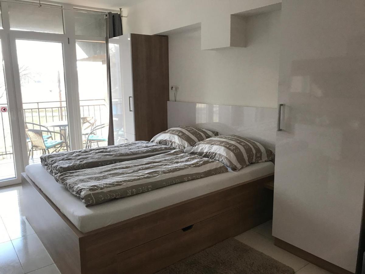Tisza Gyöngye Apartmanház Appartamento Szeged Esterno foto