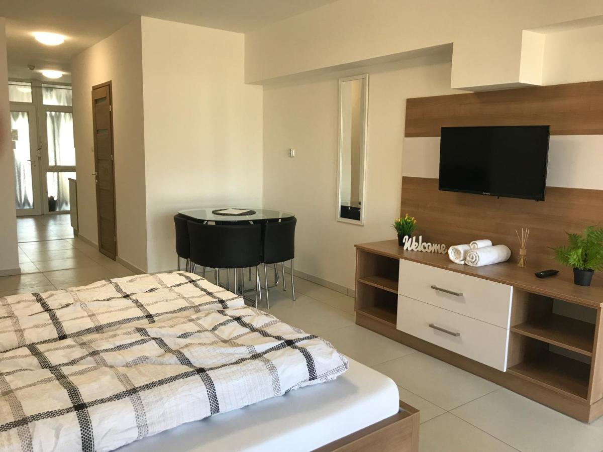 Tisza Gyöngye Apartmanház Appartamento Szeged Esterno foto