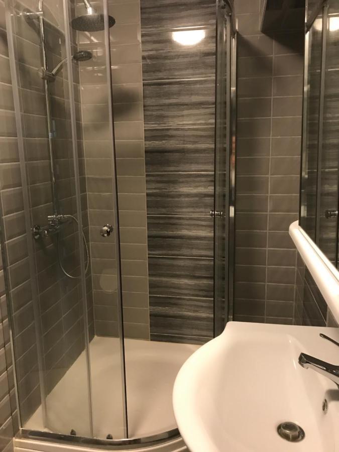 Tisza Gyöngye Apartmanház Appartamento Szeged Esterno foto
