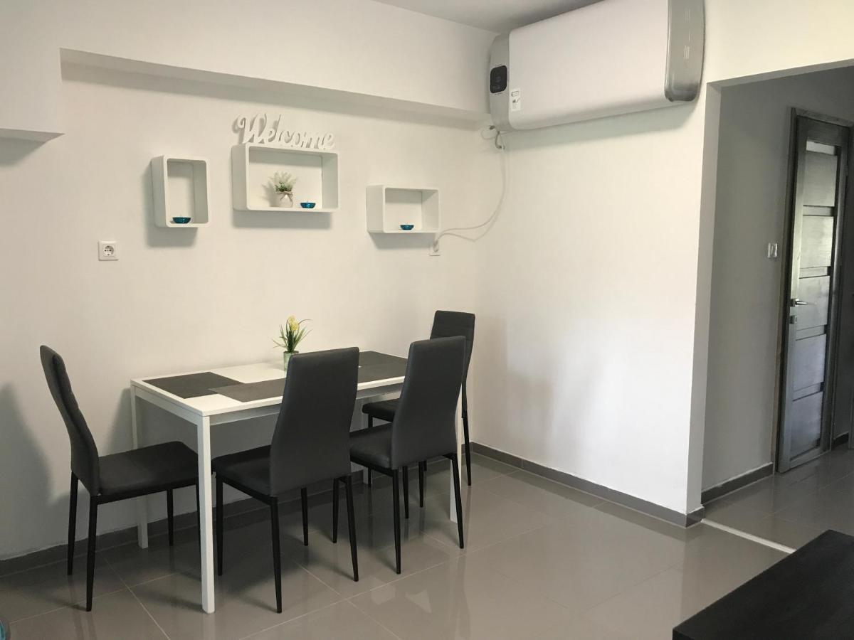 Tisza Gyöngye Apartmanház Appartamento Szeged Esterno foto