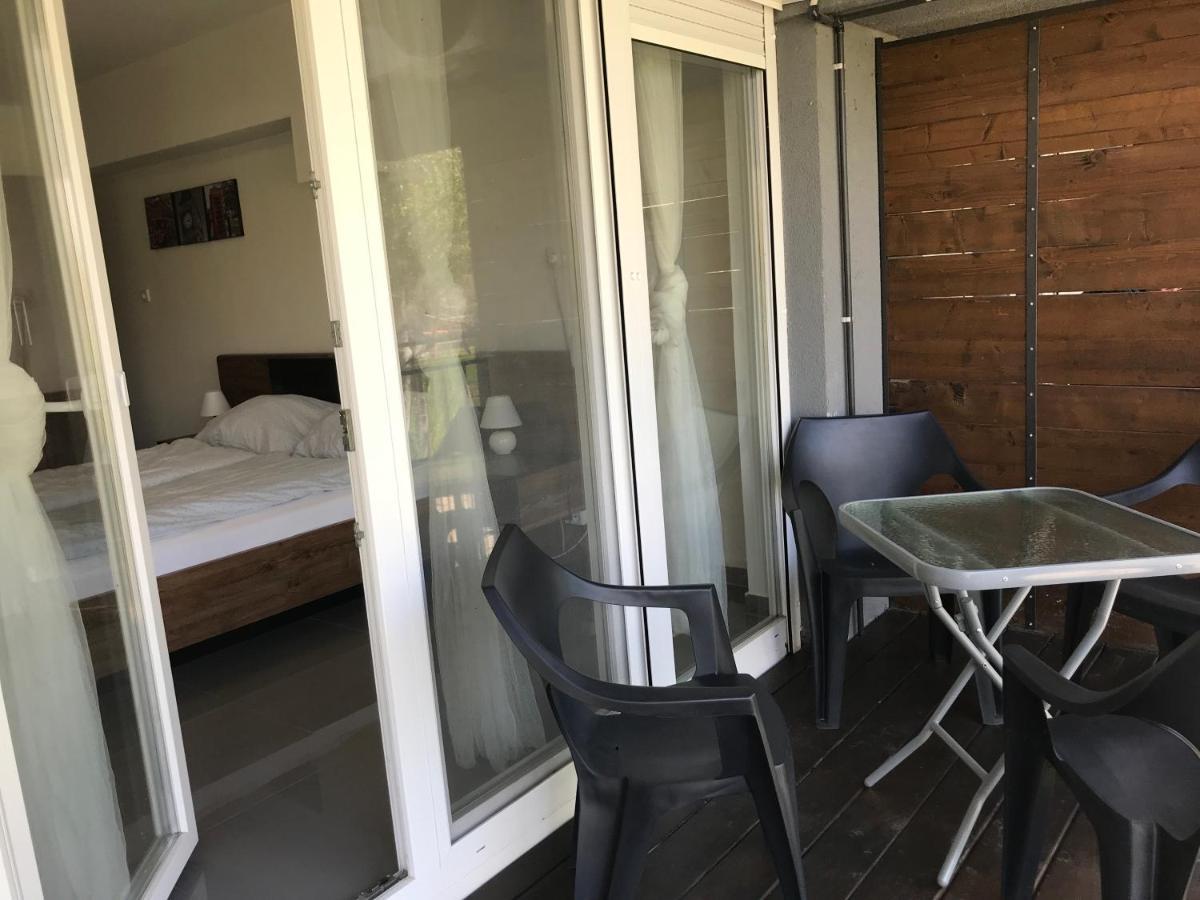 Tisza Gyöngye Apartmanház Appartamento Szeged Esterno foto