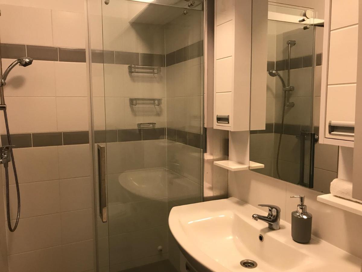 Tisza Gyöngye Apartmanház Appartamento Szeged Esterno foto