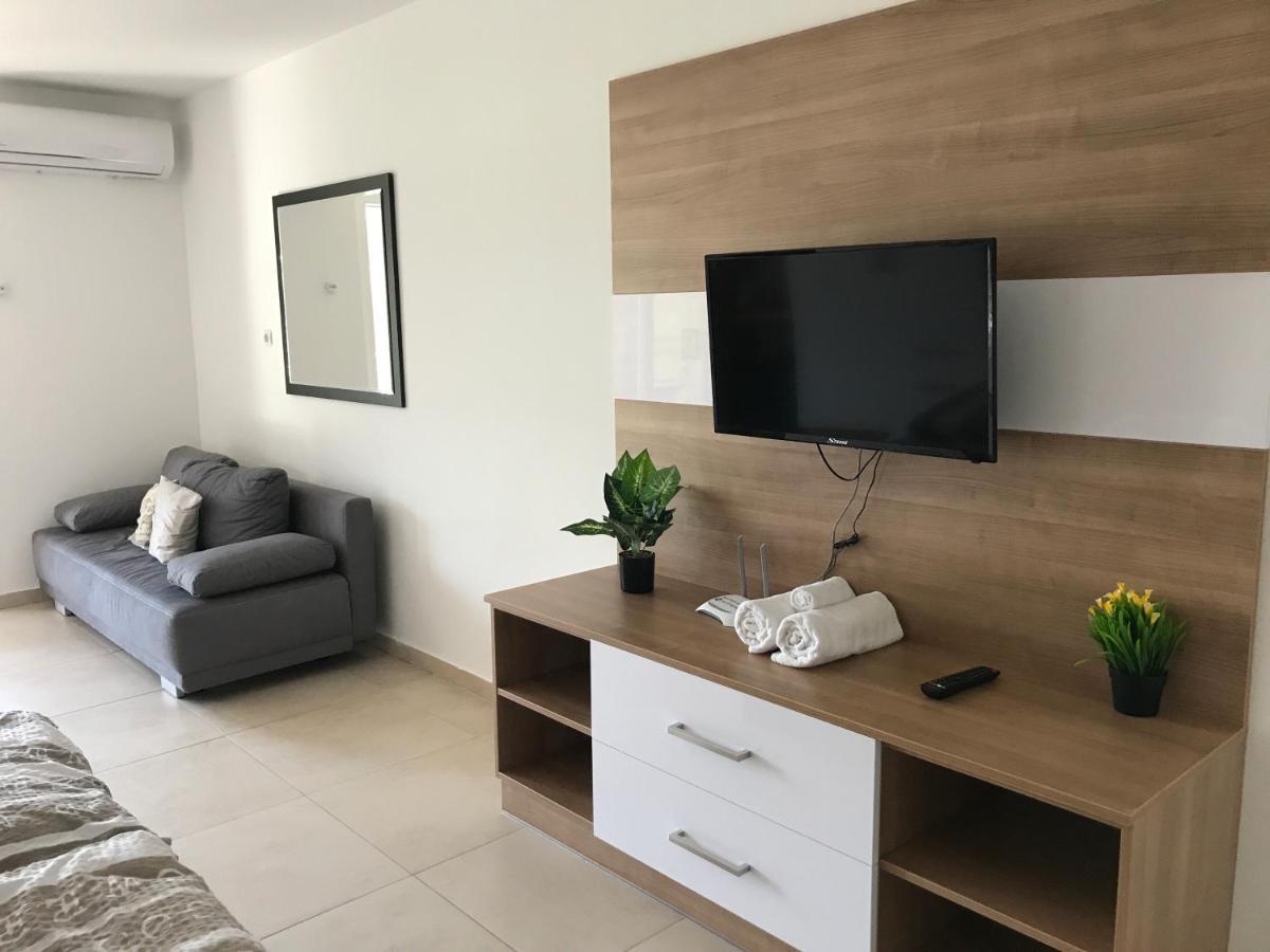 Tisza Gyöngye Apartmanház Appartamento Szeged Esterno foto