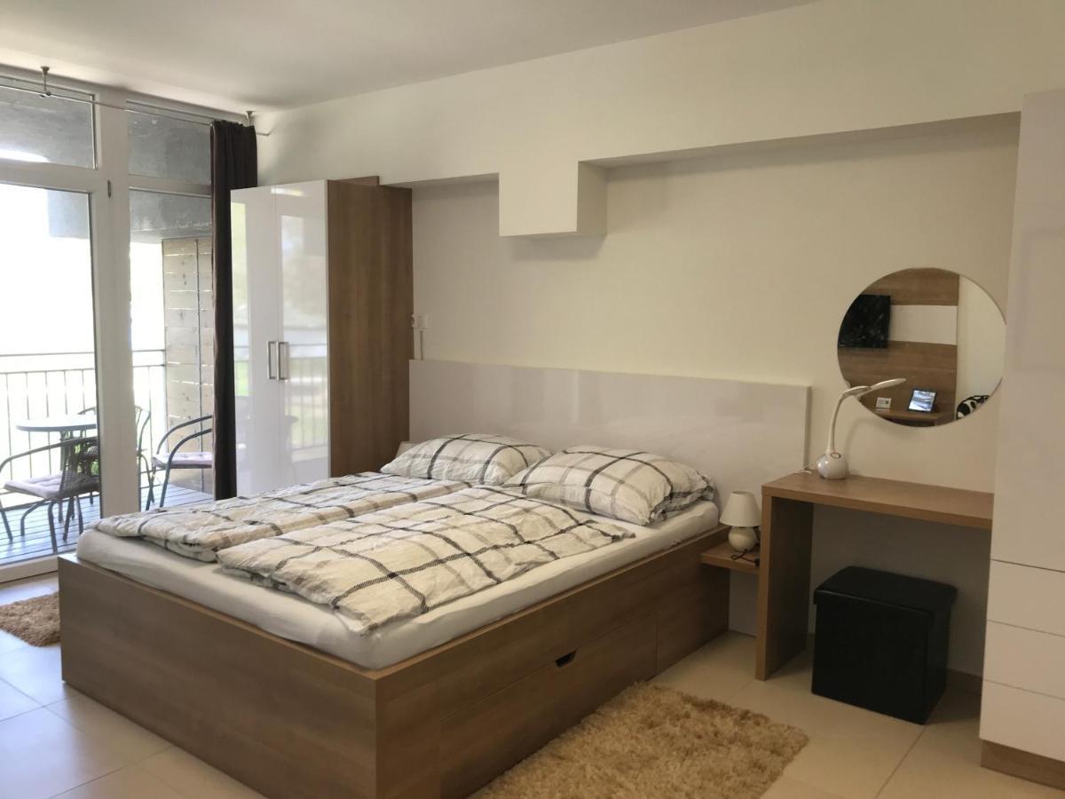 Tisza Gyöngye Apartmanház Appartamento Szeged Esterno foto