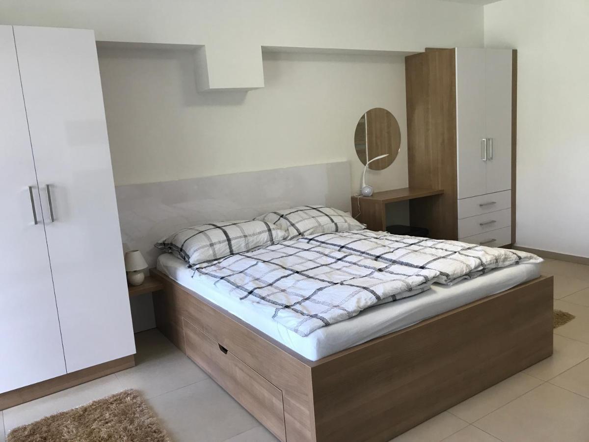 Tisza Gyöngye Apartmanház Appartamento Szeged Esterno foto
