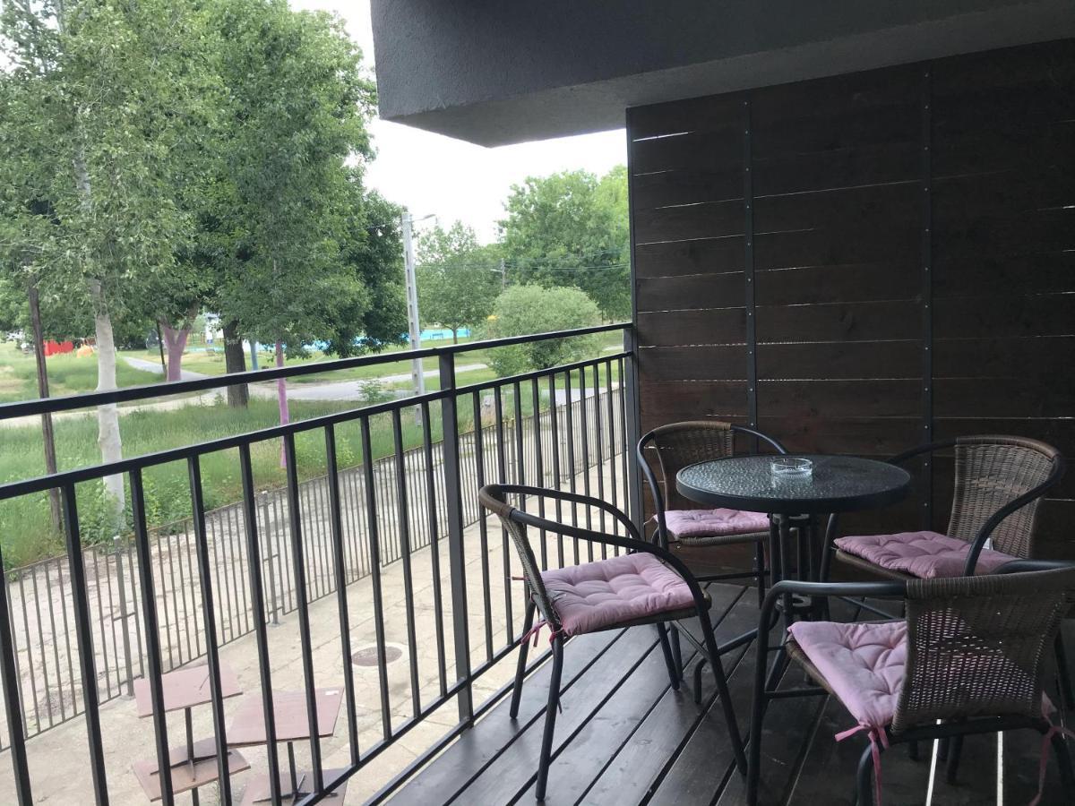 Tisza Gyöngye Apartmanház Appartamento Szeged Esterno foto