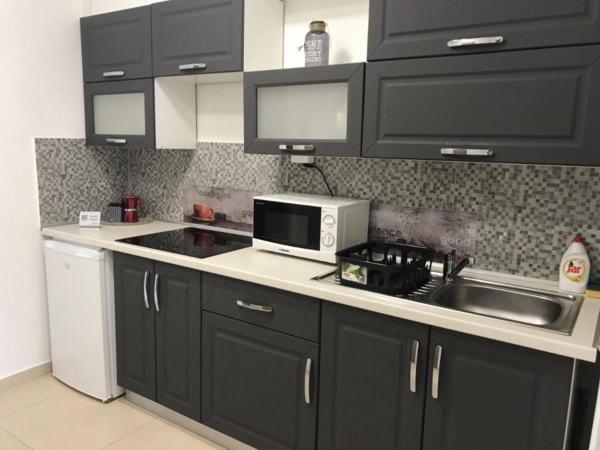 Tisza Gyöngye Apartmanház Appartamento Szeged Esterno foto