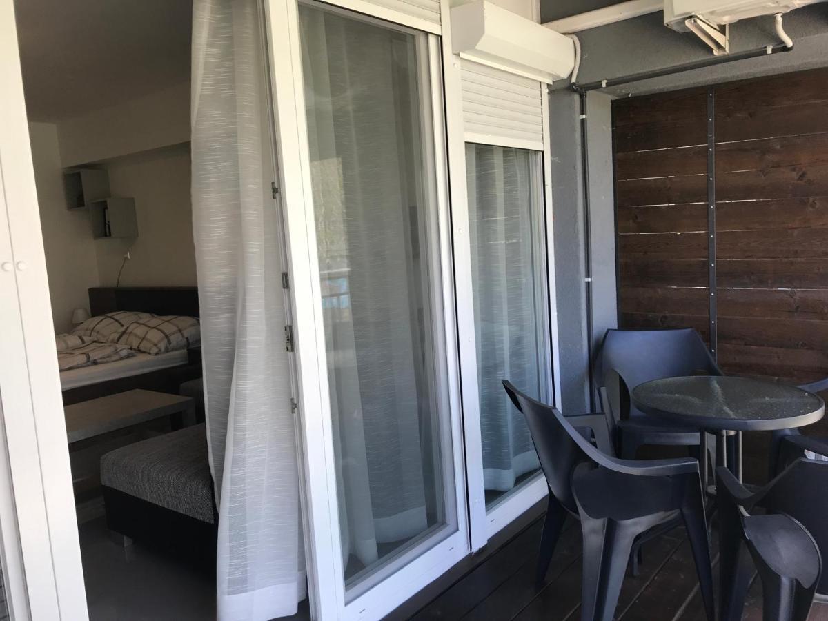 Tisza Gyöngye Apartmanház Appartamento Szeged Esterno foto