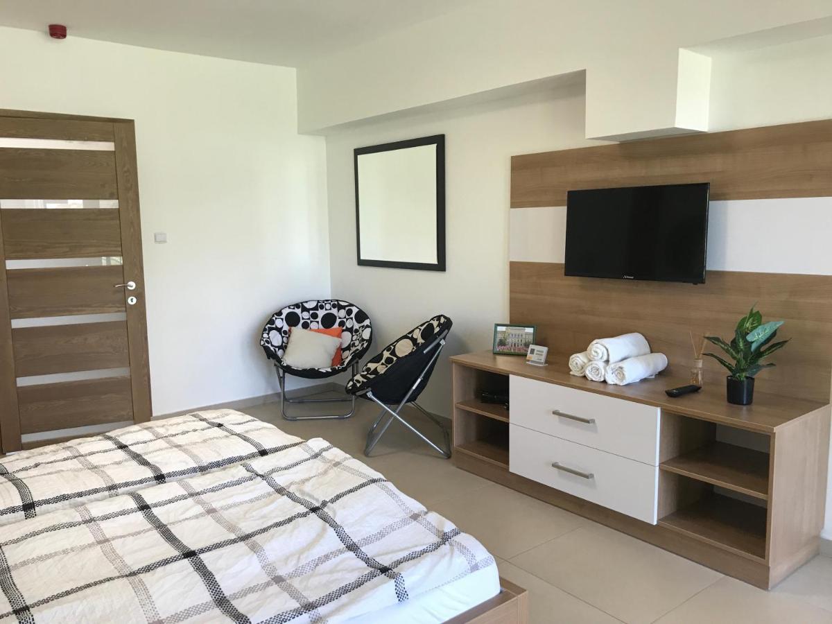 Tisza Gyöngye Apartmanház Appartamento Szeged Esterno foto