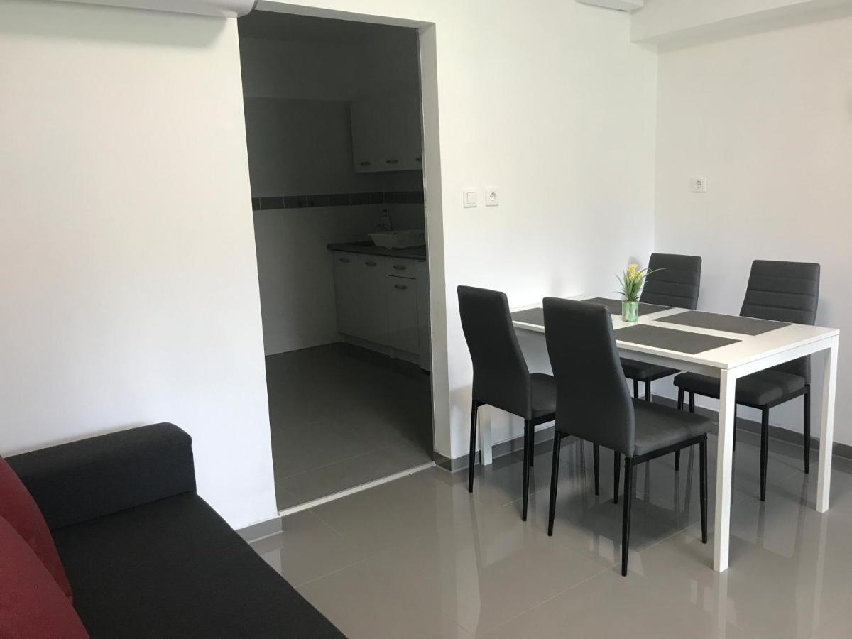 Tisza Gyöngye Apartmanház Appartamento Szeged Esterno foto