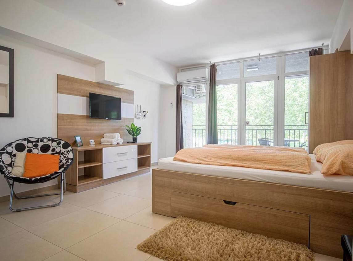 Tisza Gyöngye Apartmanház Appartamento Szeged Esterno foto