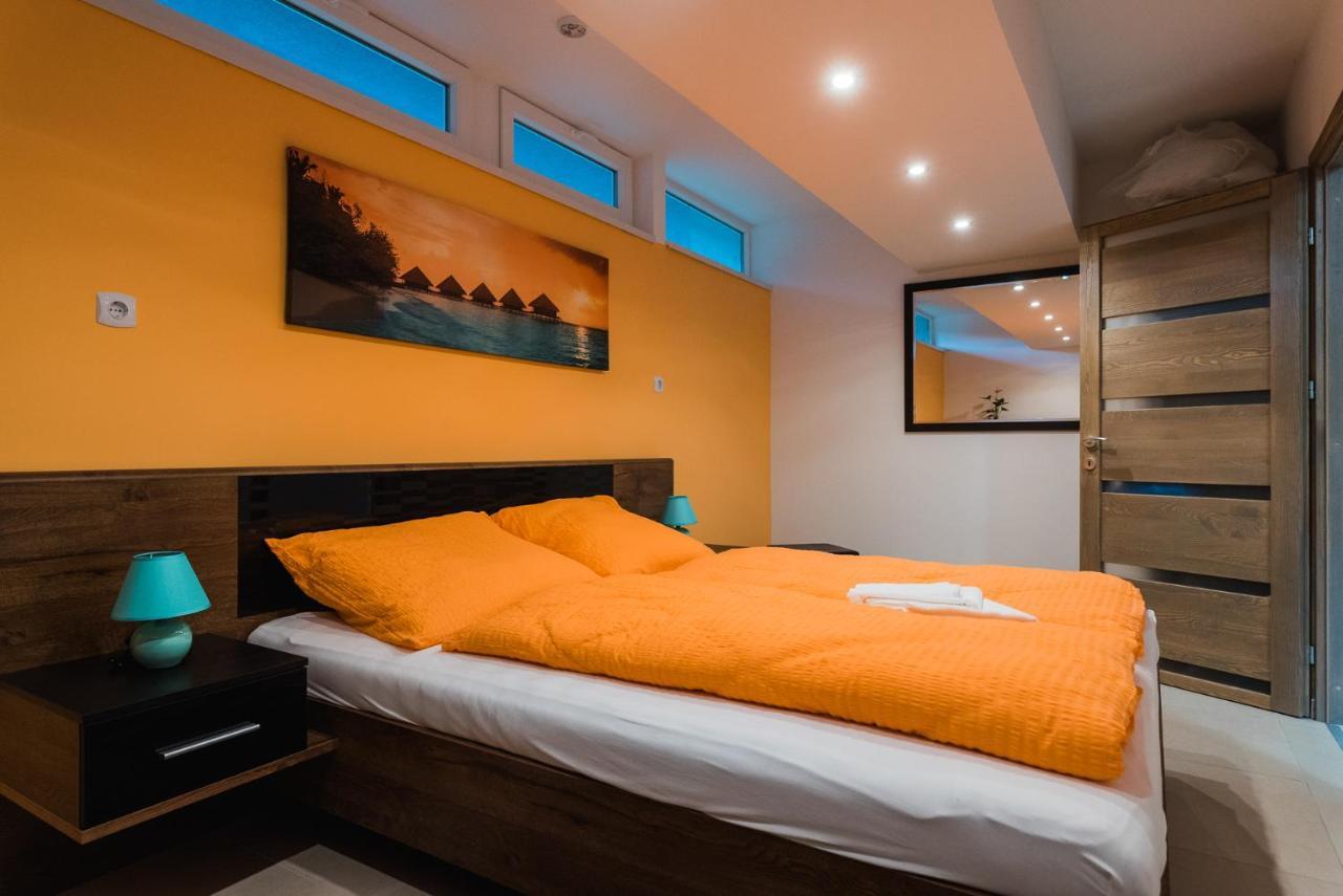 Tisza Gyöngye Apartmanház Appartamento Szeged Esterno foto
