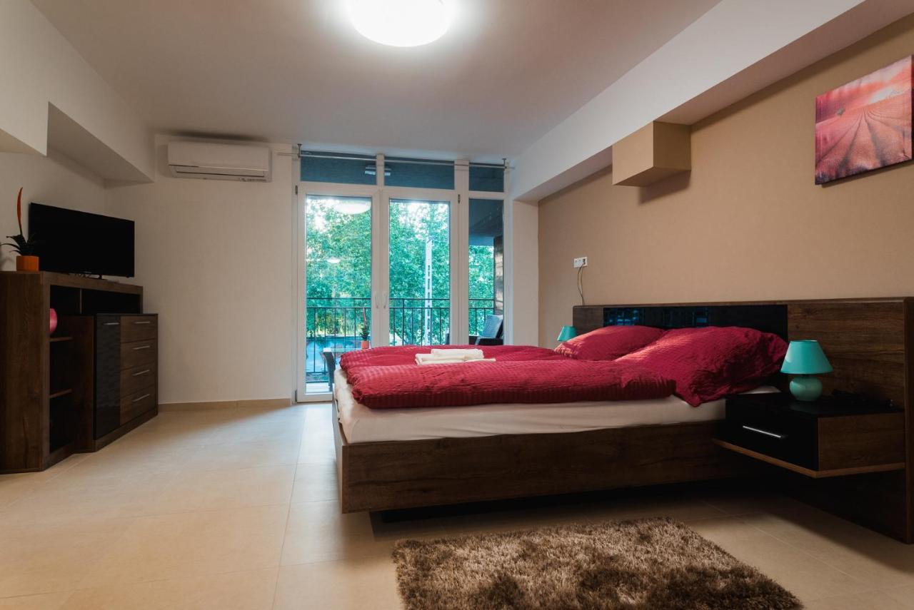 Tisza Gyöngye Apartmanház Appartamento Szeged Esterno foto