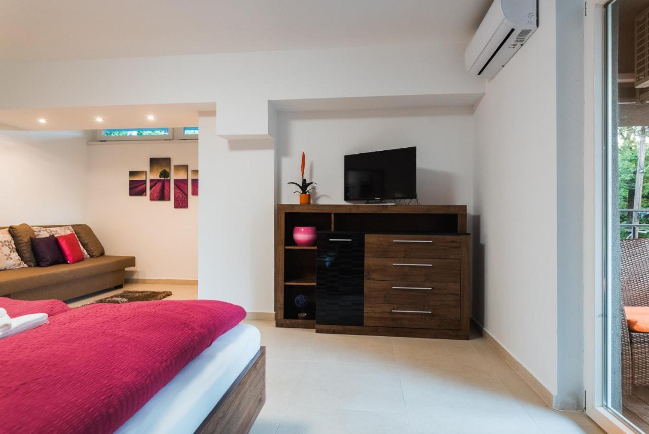 Tisza Gyöngye Apartmanház Appartamento Szeged Esterno foto