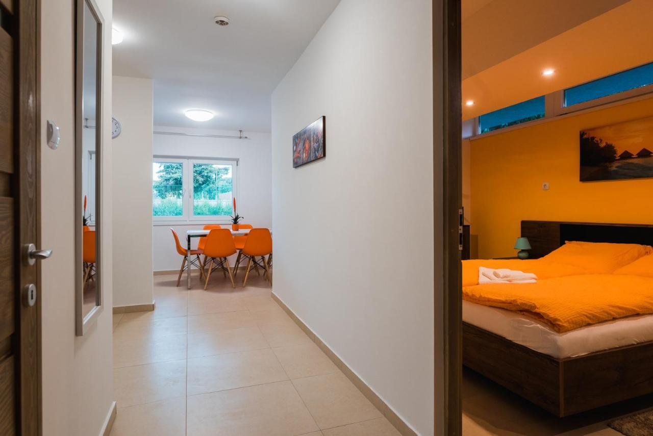 Tisza Gyöngye Apartmanház Appartamento Szeged Esterno foto